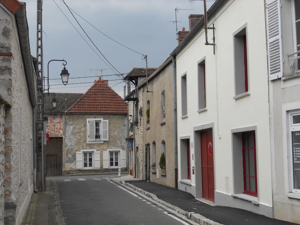Le Nid D'Hirondelles Bed & Breakfast Perthes-en-Gatinais Exterior photo